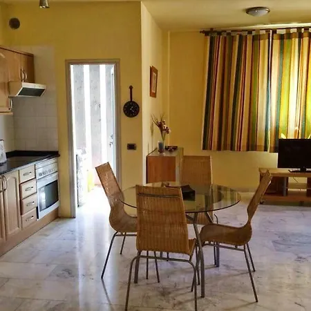 Apartment Centrico Apartamento En Junto A La Plaza De Espana